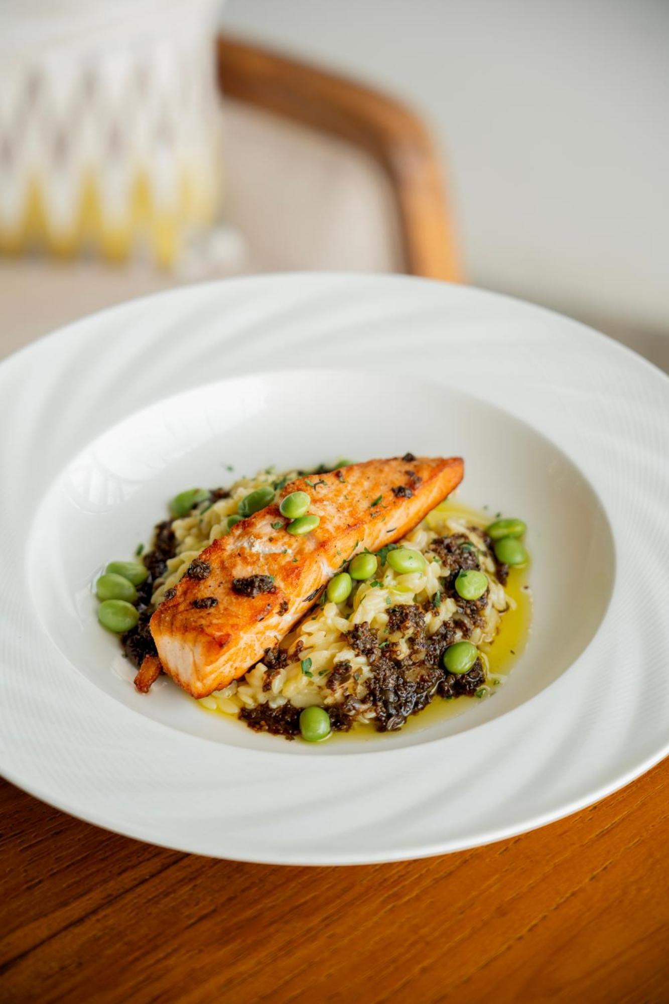 โกยา บูทิก รีสอร์ต Hotel อูบุด ภายนอก รูปภาพ Salmon with quinoa