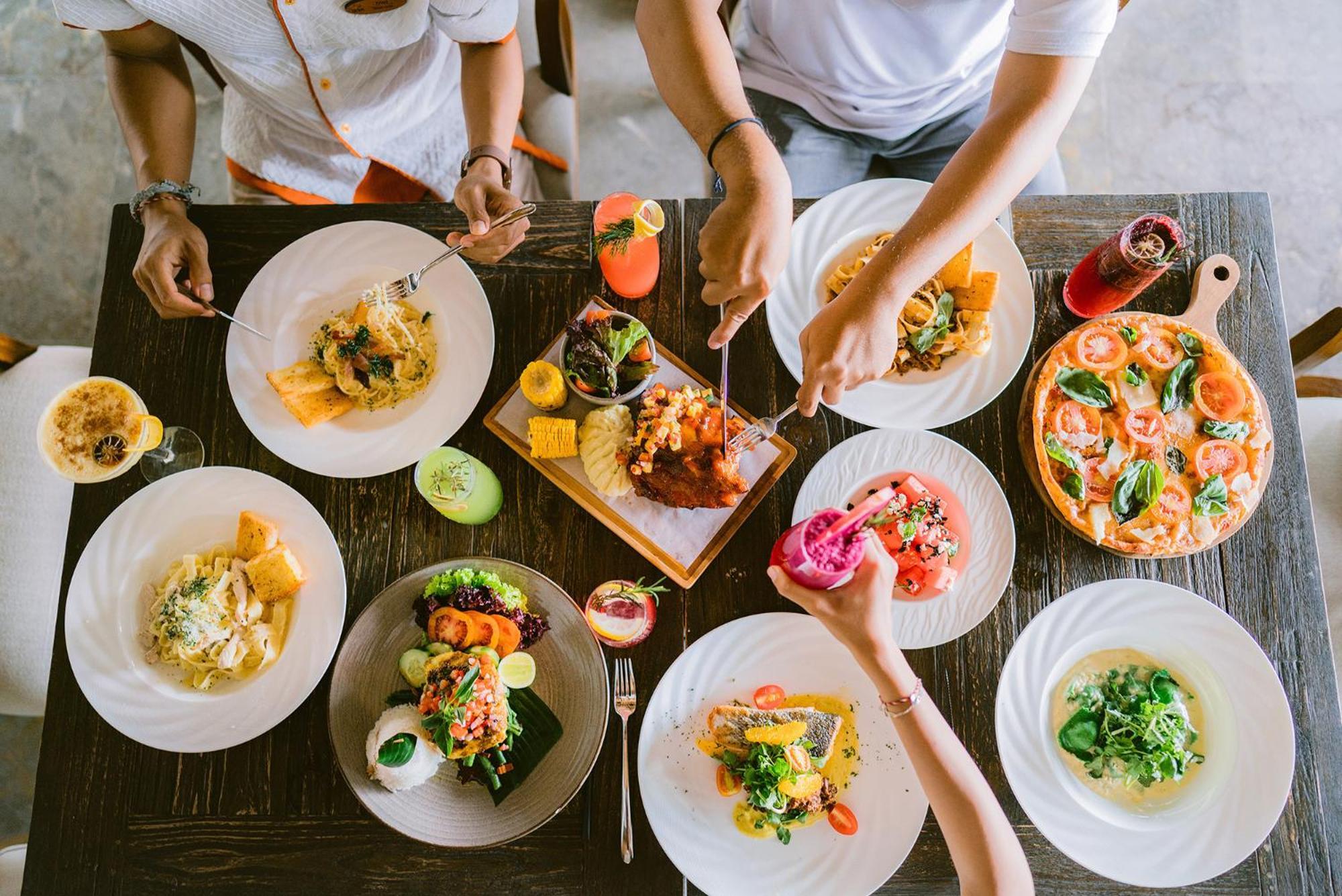 โกยา บูทิก รีสอร์ต Hotel อูบุด ภายนอก รูปภาพ A selection of dishes at the restaurant