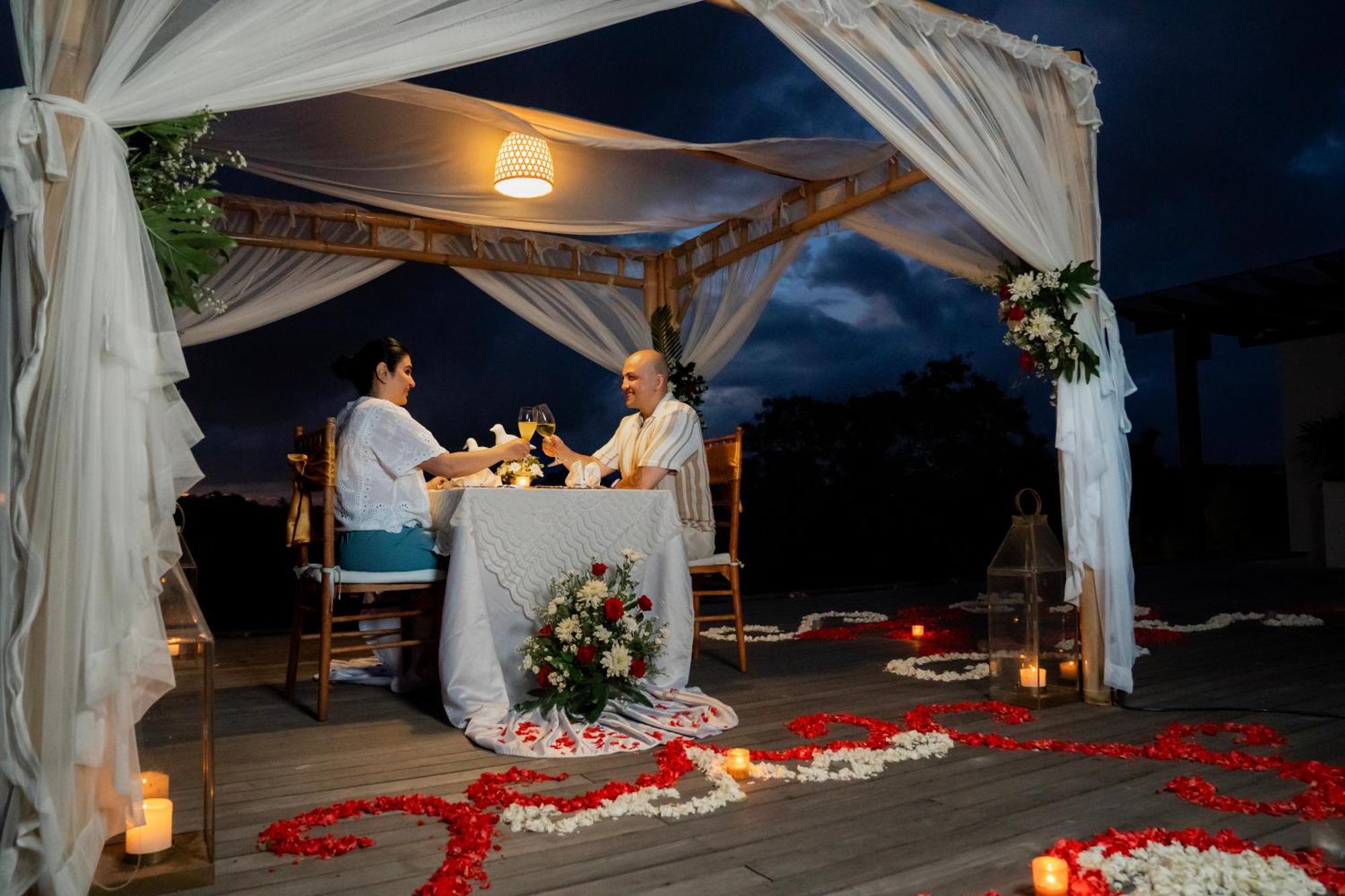 โกยา บูทิก รีสอร์ต Hotel อูบุด ภายนอก รูปภาพ A romantic dinner in Bali