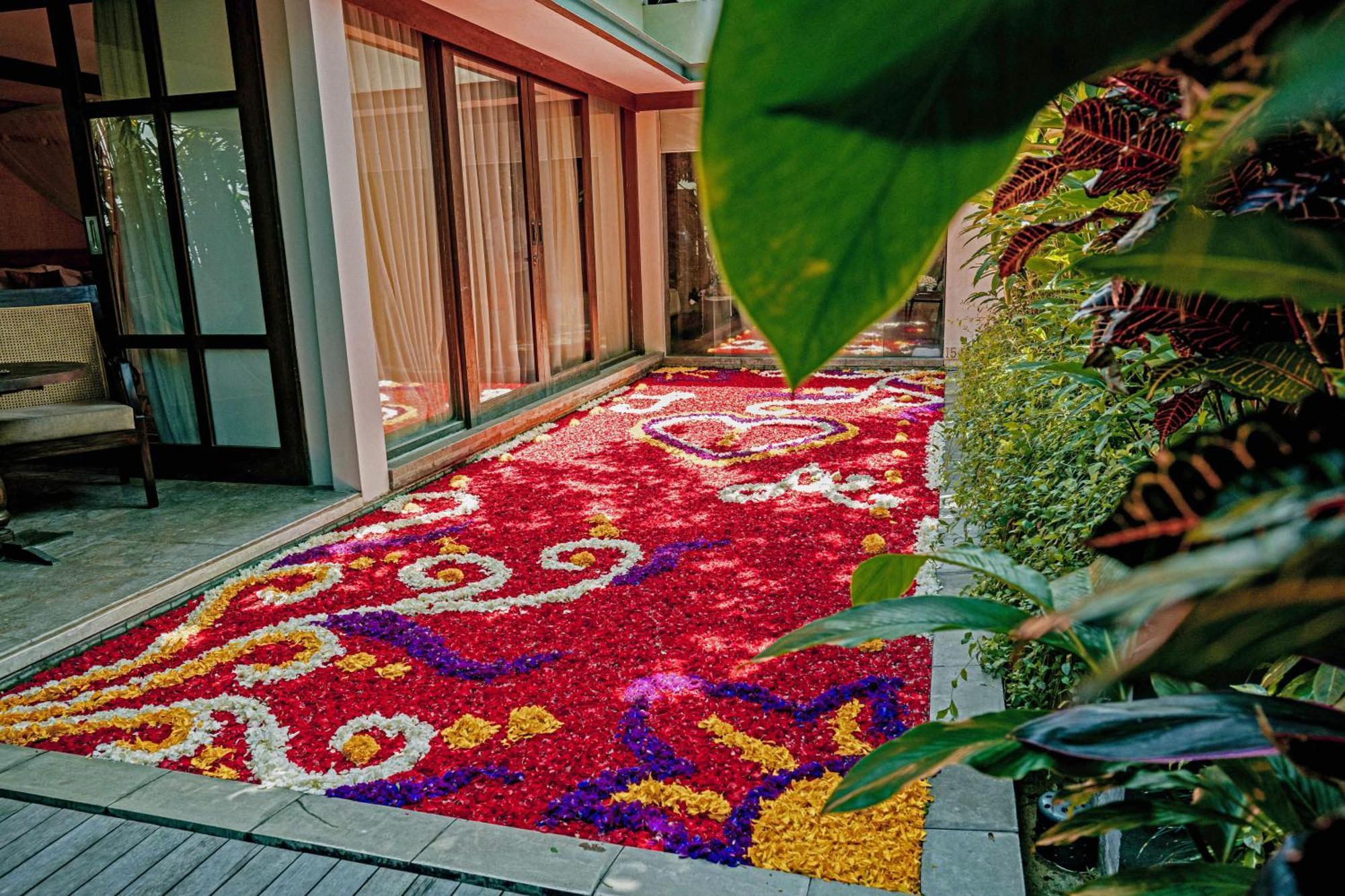 โกยา บูทิก รีสอร์ต Hotel อูบุด ภายนอก รูปภาพ Floral carpet at a house in Kerala