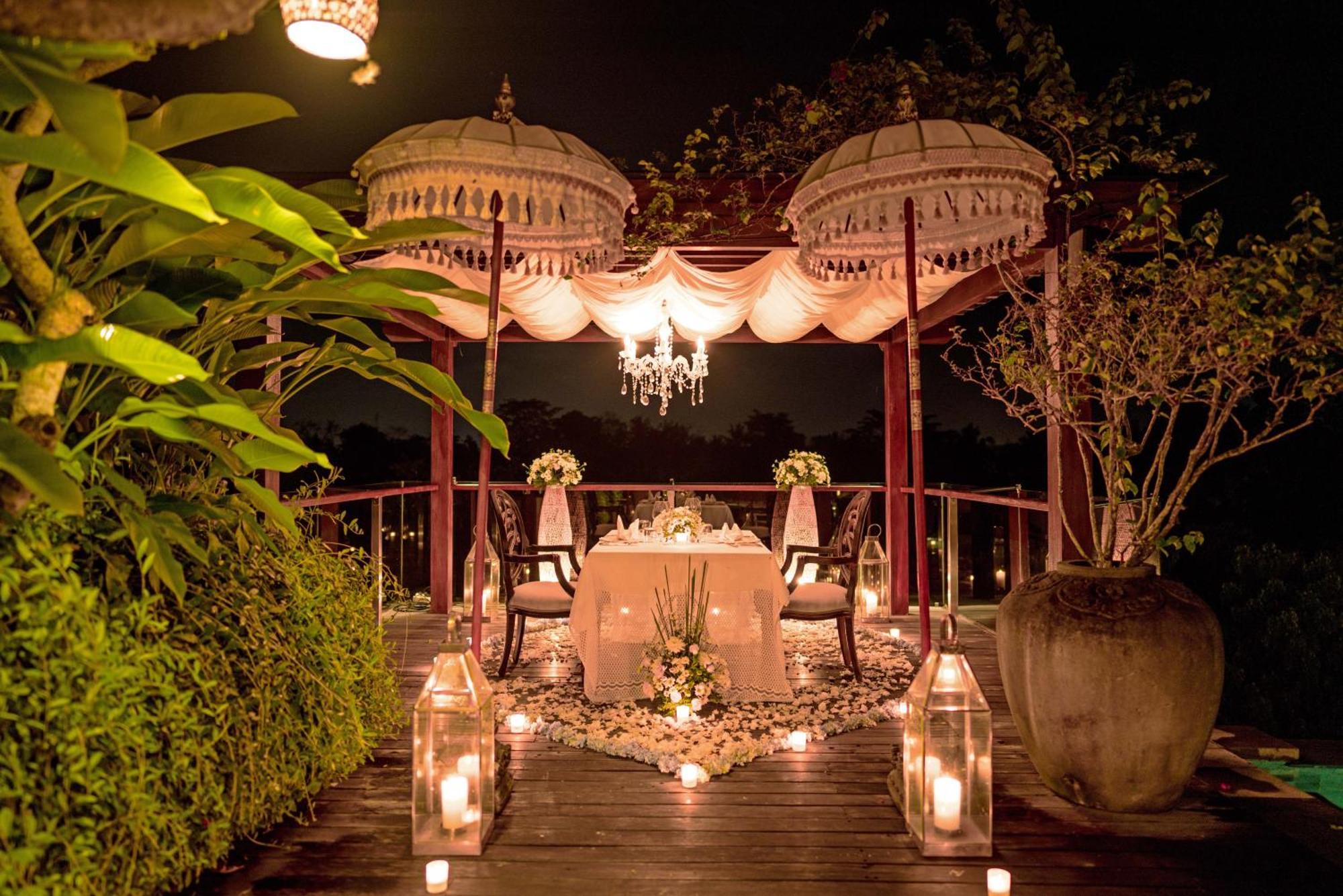 โกยา บูทิก รีสอร์ต Hotel อูบุด ภายนอก รูปภาพ A romantic dinner at the Taj Mahal Palace, Mumbai