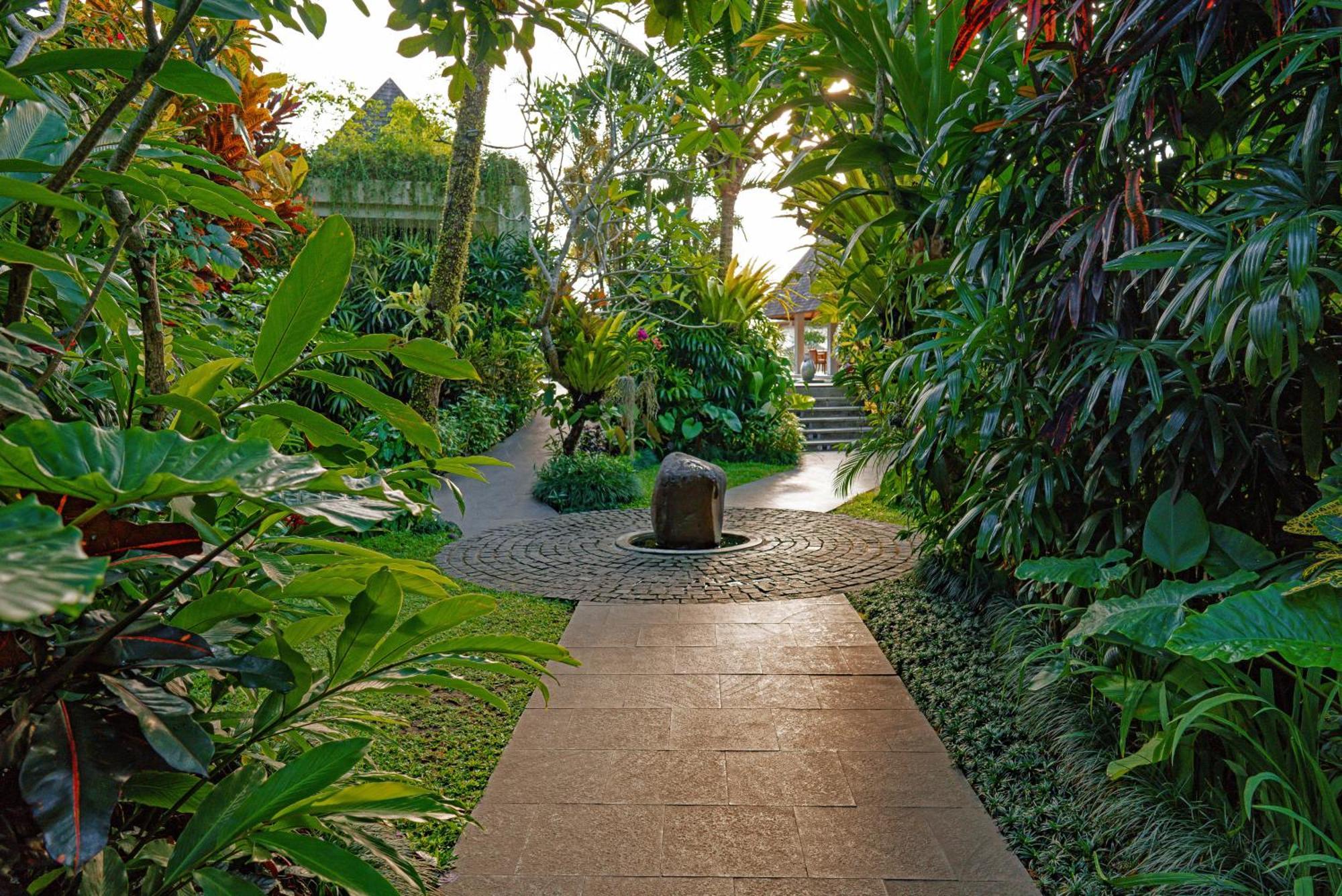 โกยา บูทิก รีสอร์ต Hotel อูบุด ภายนอก รูปภาพ The path to the temple